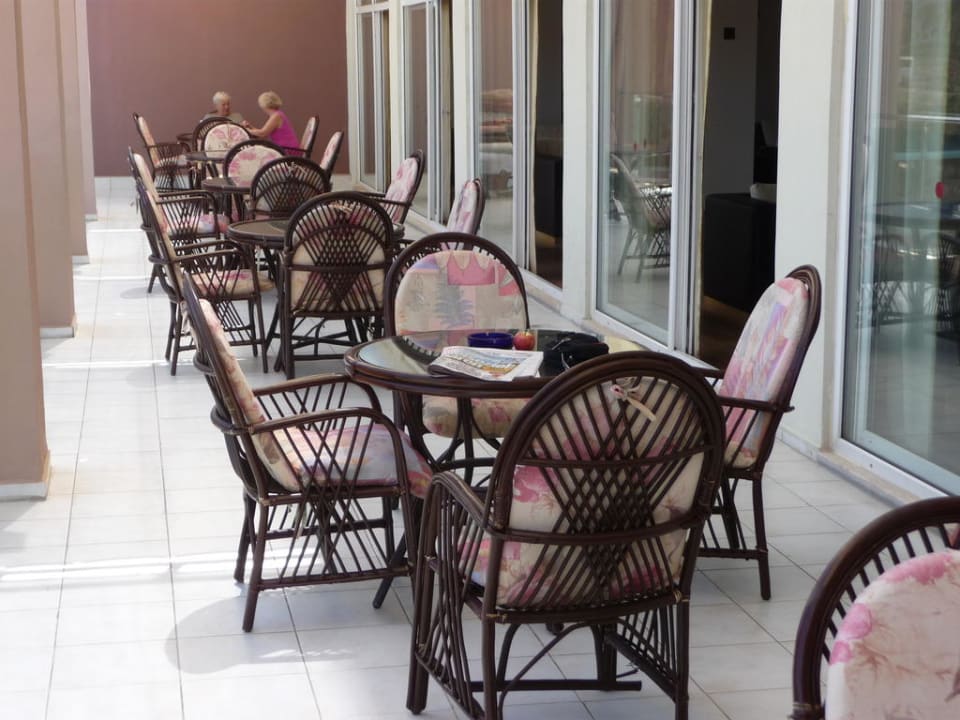 Terrasse bei der Lobbybar Telatiye Resort