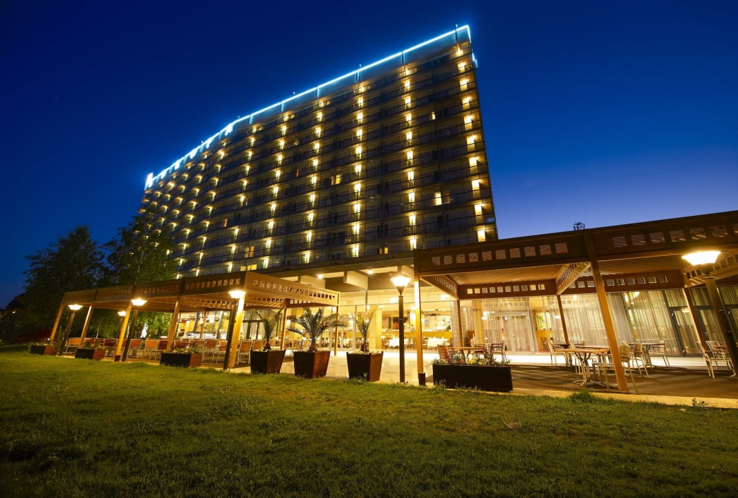 By night Hotel Europa