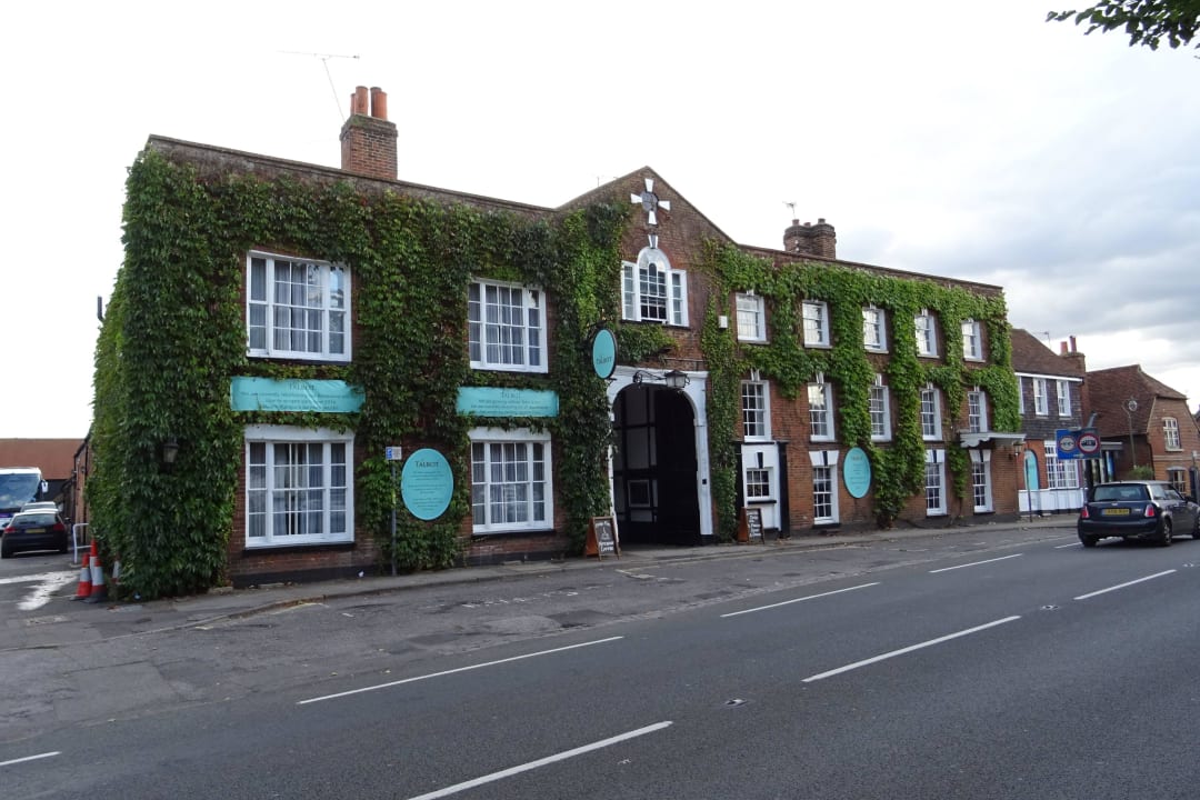 Hotelfront von vorne Hotel The Talbot Inn