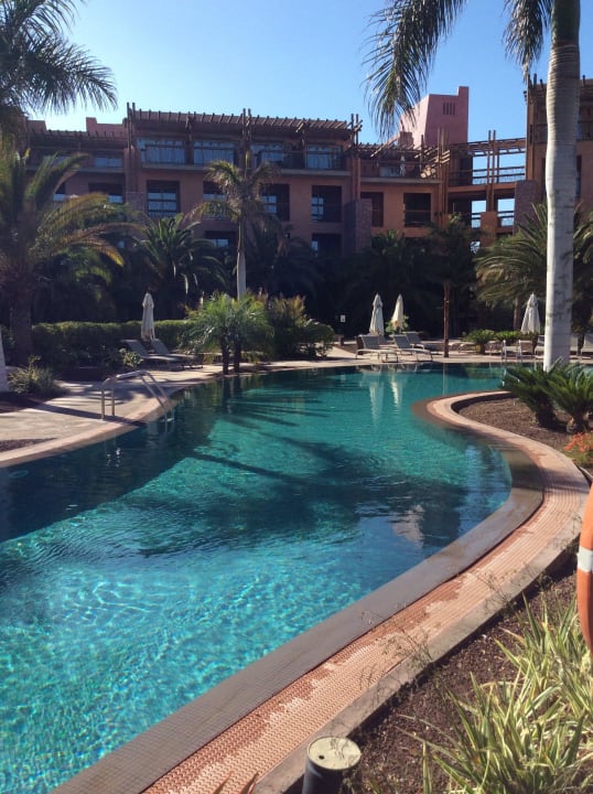 Fluss durch die halbe Anlage Lopesan Baobab Resort