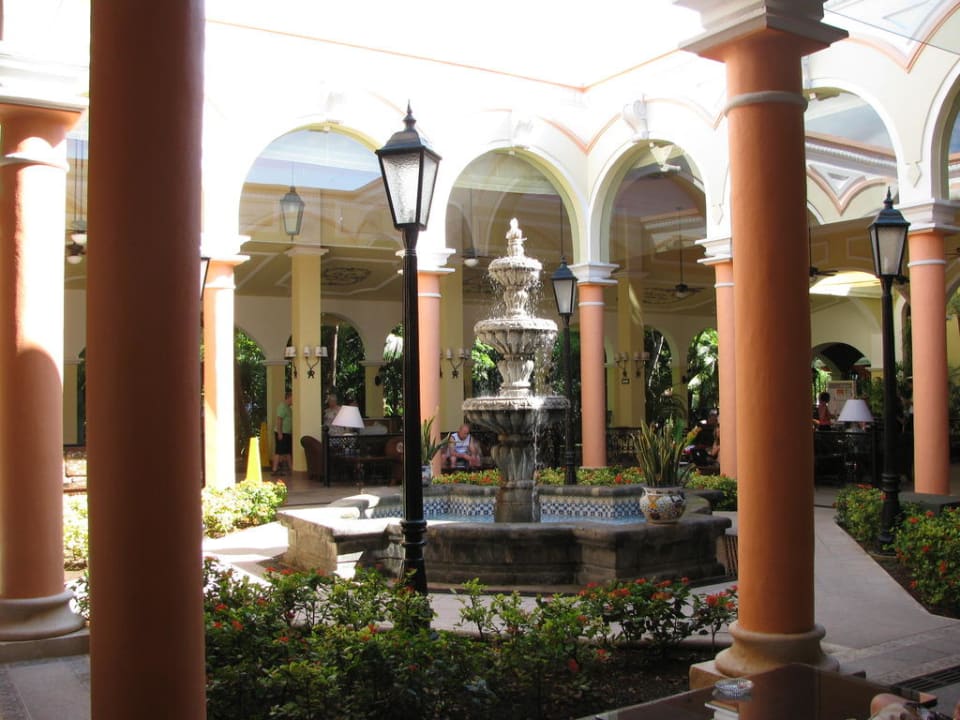 Brunnen in der Lobby Hotel Riu Tequila