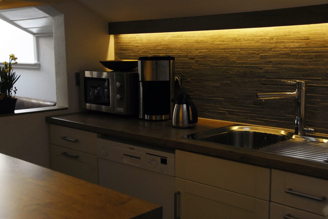 Küche u.a. mit Geschirrspüler und Mikrowelle Ferienwohnung Bergelemente