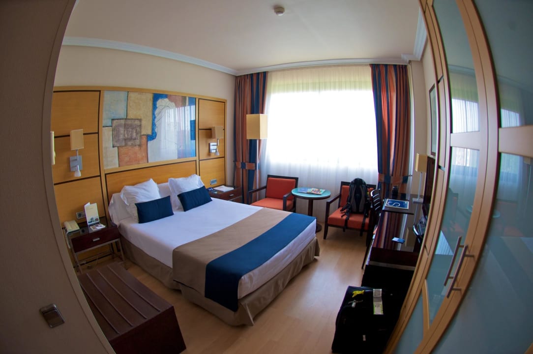 Zimmer H10 Marina Barcelona