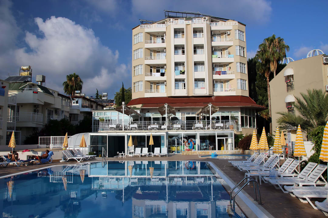 mit Hinteransicht Haupthaus Incekum Su Hotel