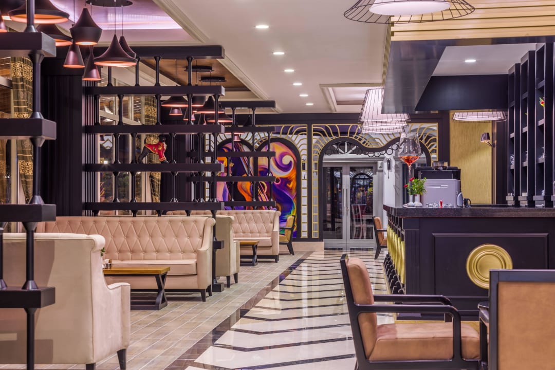 Patisserie Mary Hotel Side