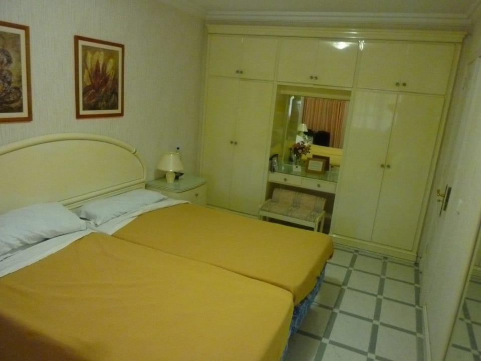 Schlafzimmer , Zimmer Nr. 113 Apartments Ambassador