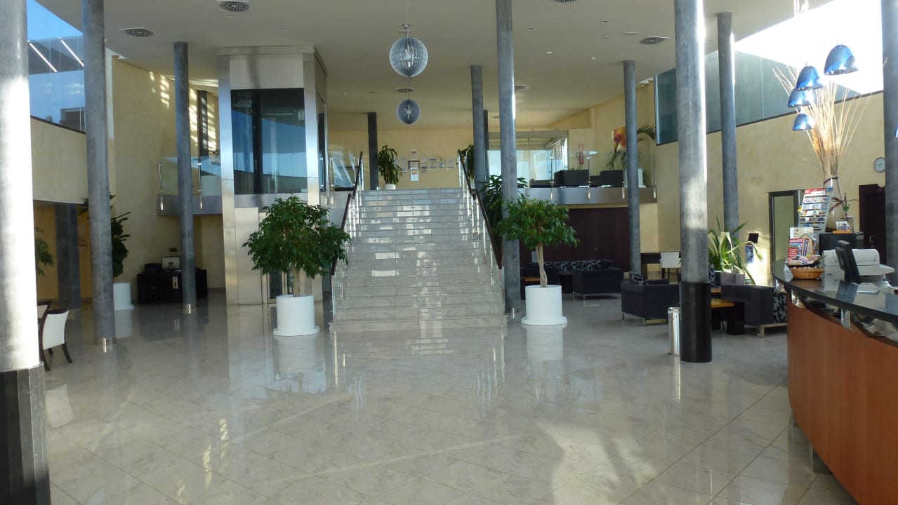 Die sehr gepflegte Eingangshalle vom Hotel Las Cos Hotel Las Costas