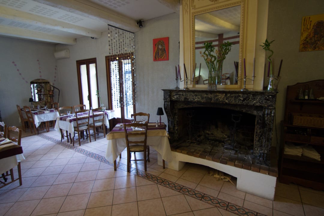 Der Kamin im Restaurant Hotel Auberge du Chateau