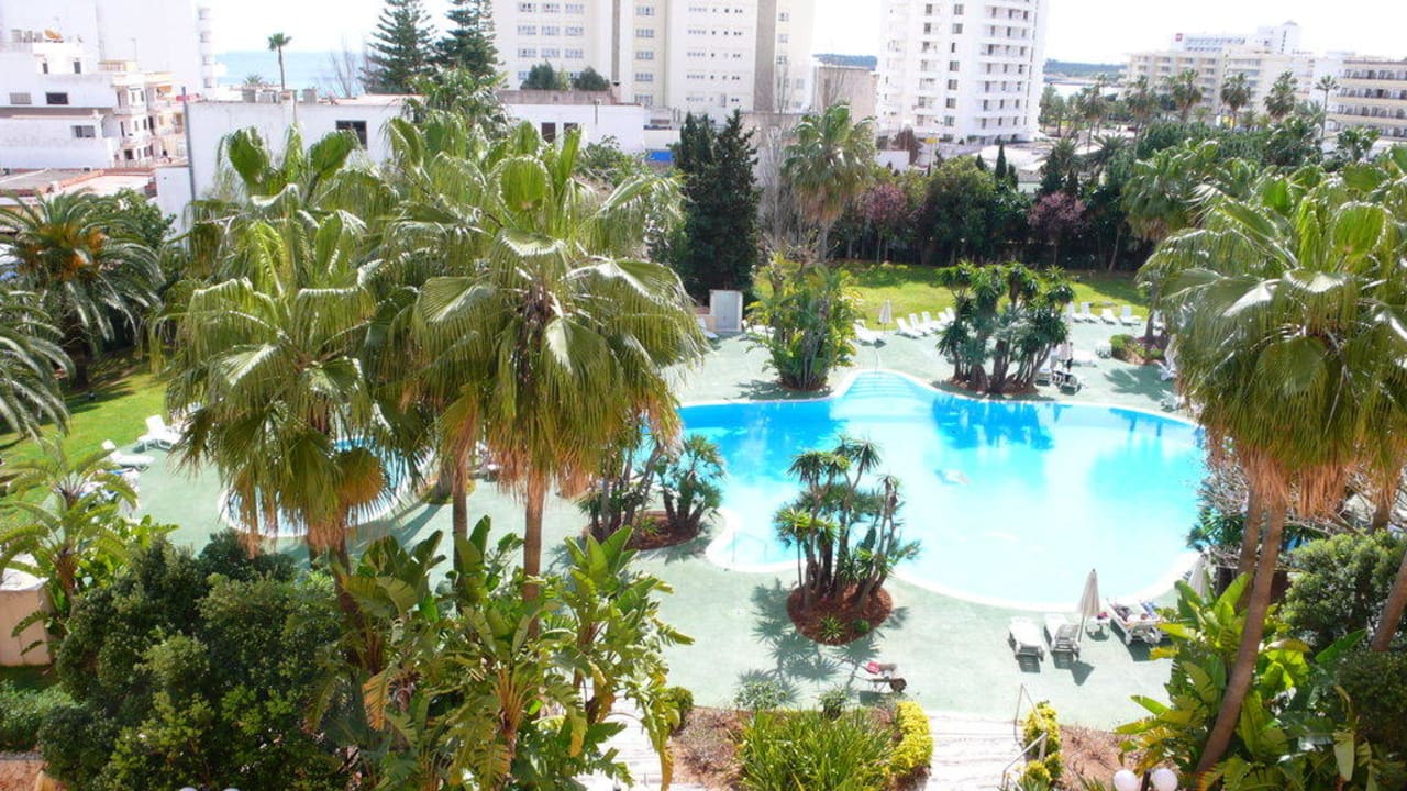 Blick auf den Pool Hipotels Said  Hotel