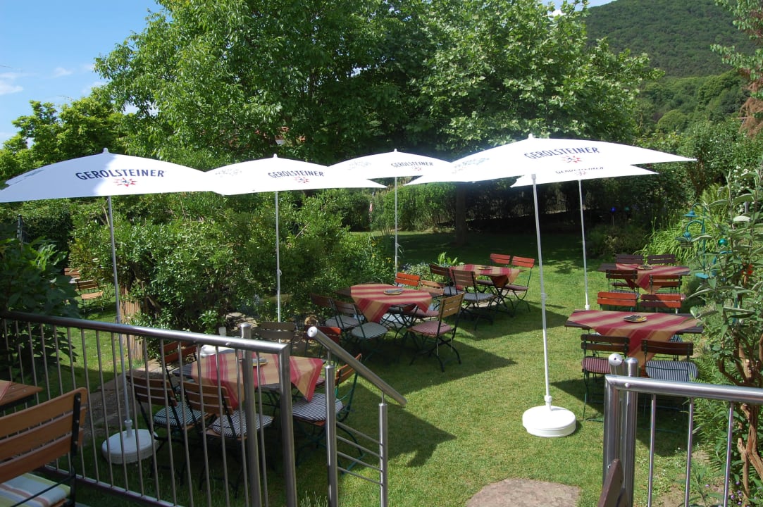 Gartentische rund um den Teich Landgasthof Jägerstübchen