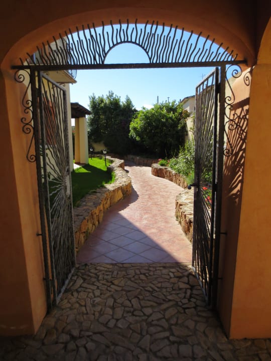 Weg in den Garten Hotel Sa Pedra