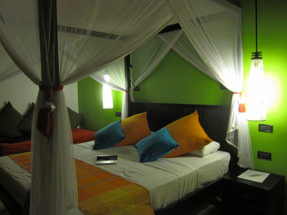 Unser Bungi von Innen Vilamendhoo Island Resort & Spa