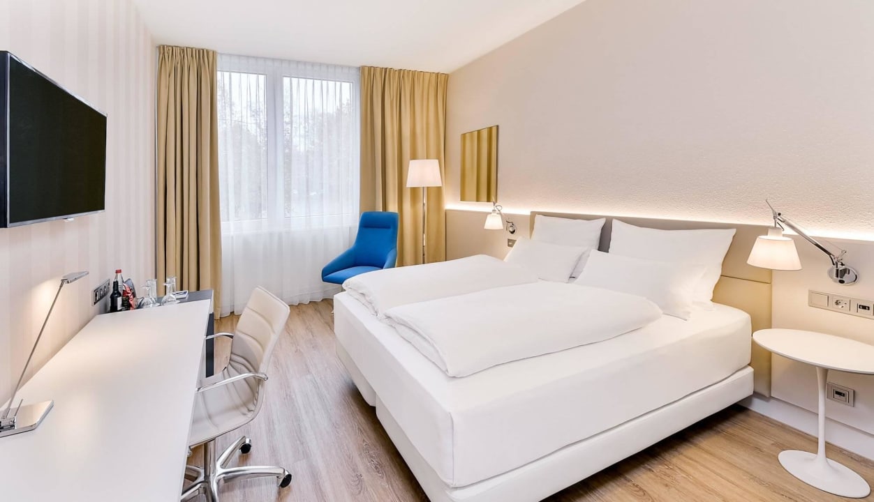 Standard Room Hotel NH Weinheim