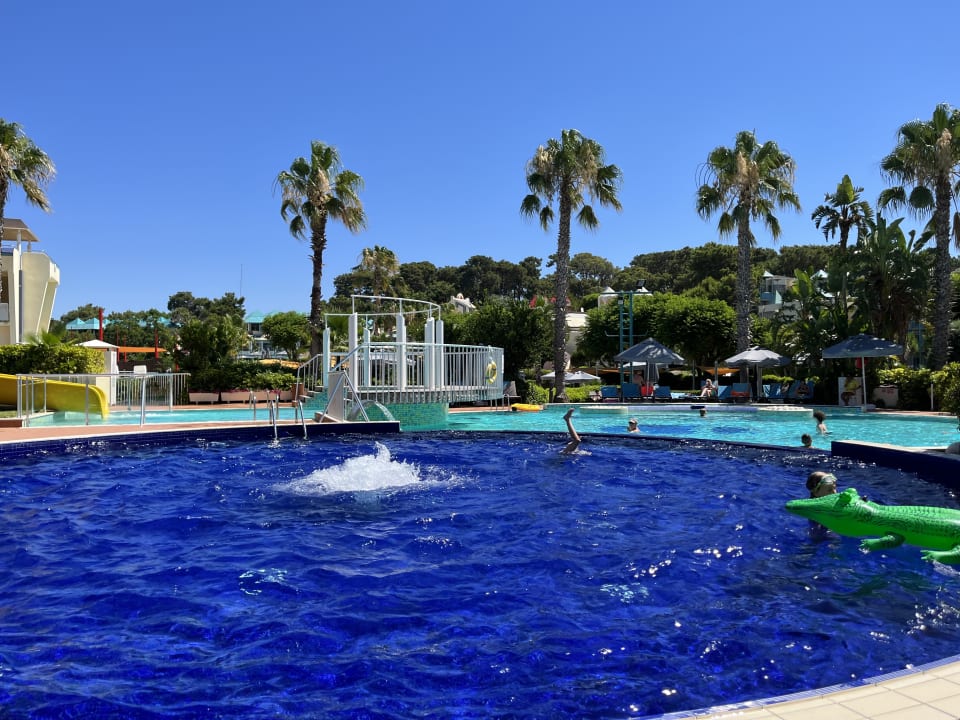 Pool ROBINSON PAMFILYA