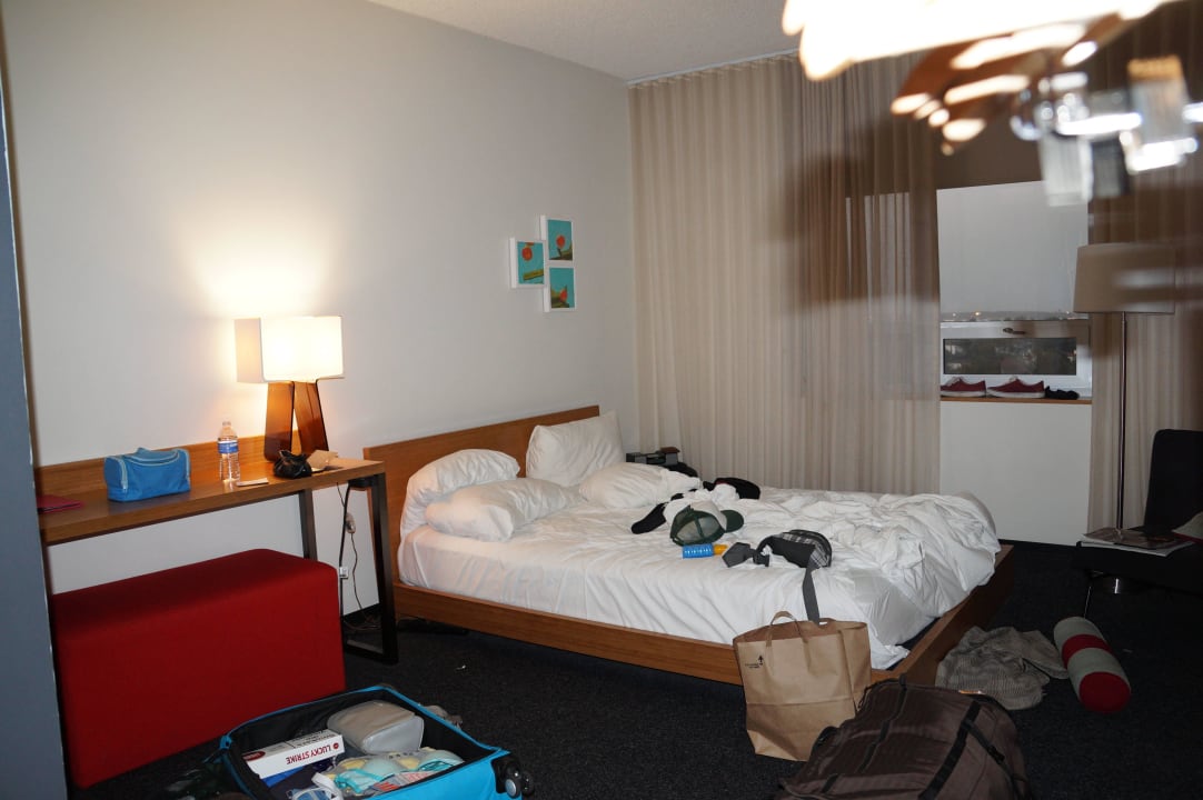 Zimmer  Custom Hotel