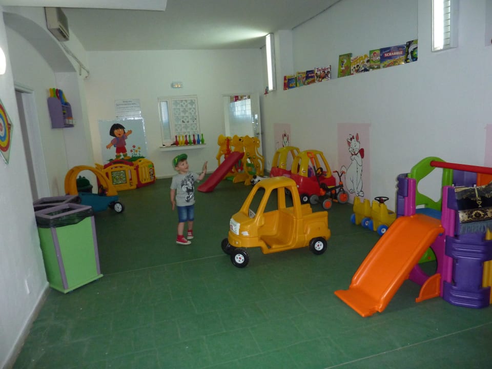Riesiges Spielzimmer The Orangers Beach Resort and Bungalows