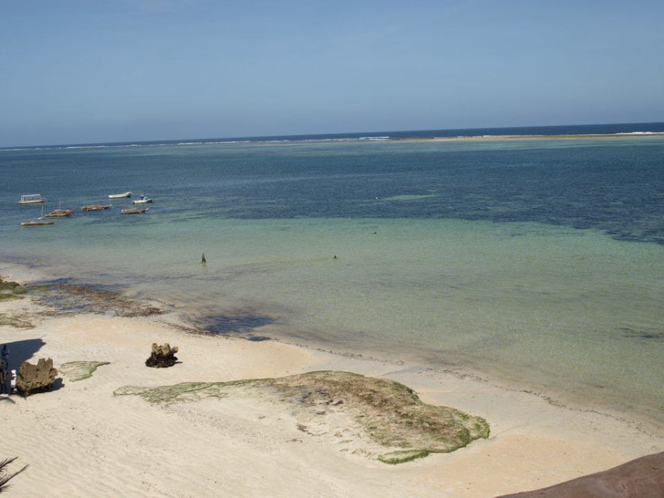 Widok na plażę Bahari Beach Hotel