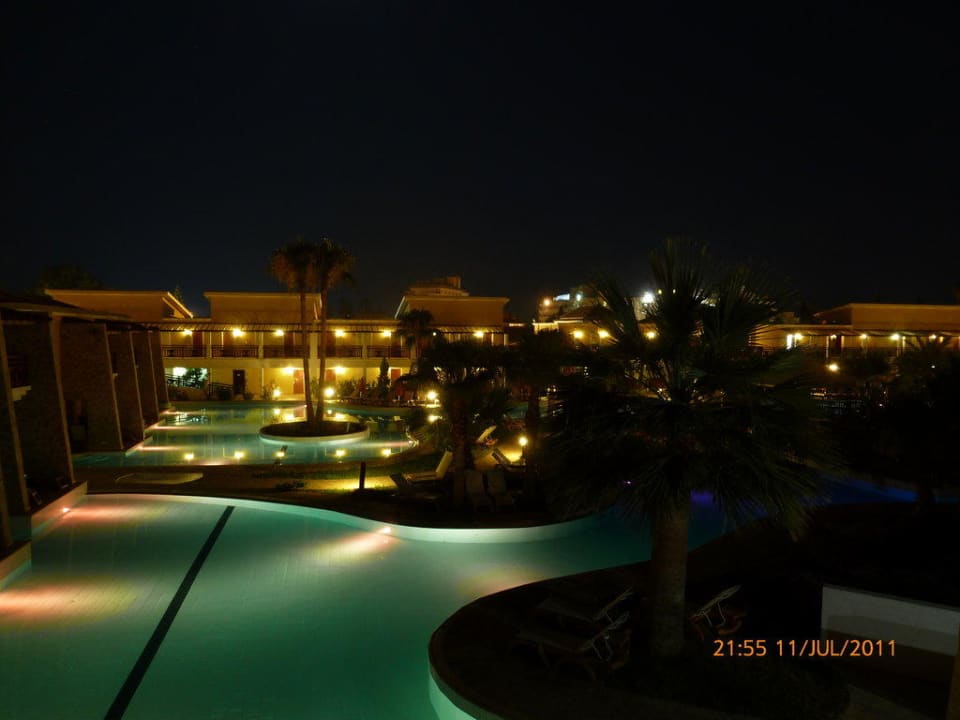 Unsere Zimmeraussicht bei Nacht Atlantica Aeneas Resort