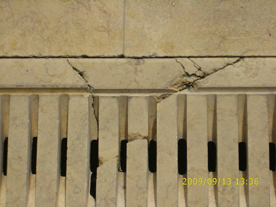 Defekte Abdeckung der Ablaufrinnen Hotel Ambiente Palace