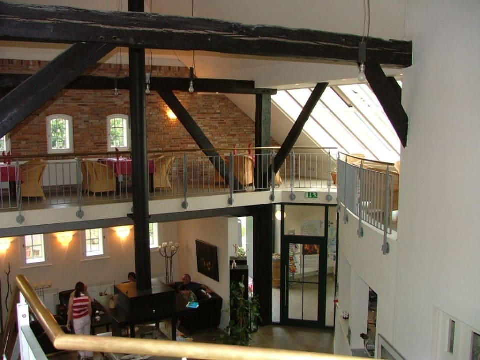 Empfangshalle mit Empore NAKUK | Das Friesische Landhotel