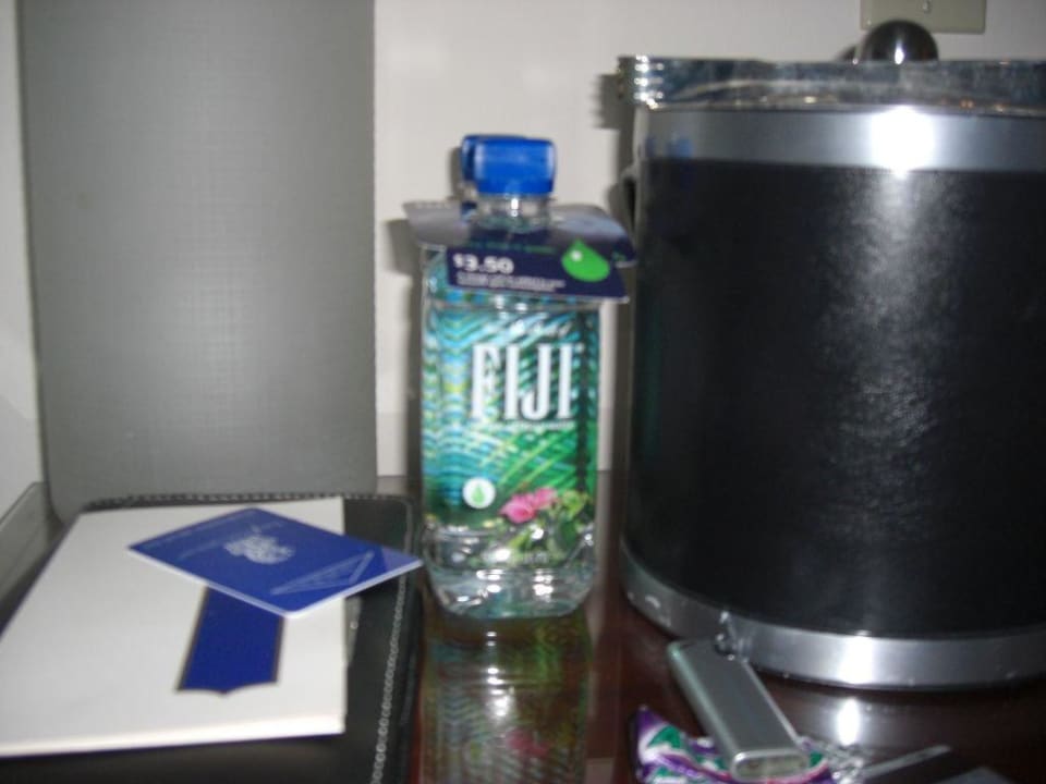 Wasser aus Fiji Hotel The Ritz-Carlton South Beach