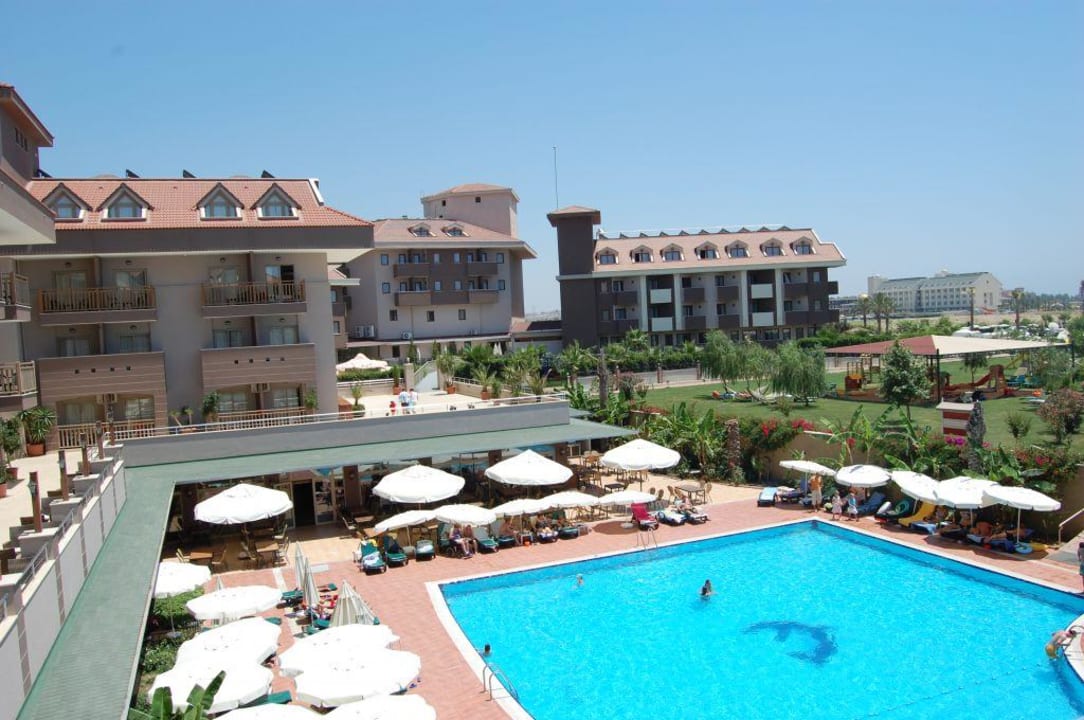 Blick auf den Ruhepool Hane Family Resort