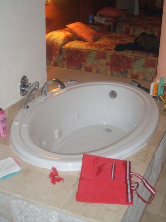 Jacuzzi im Deluxe Zimmer Hotel Grand Palladium Palace Resort, Spa & Casino