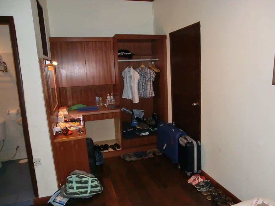 Schrank Perhentian Tuna Bay Island Resort