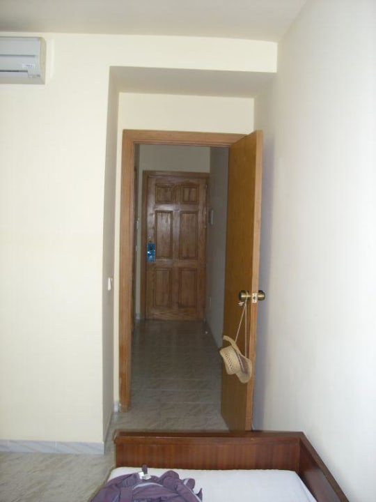 Apartment, sehr trostlos eingerichtet. Caprice Janeiro Hotel & Spa