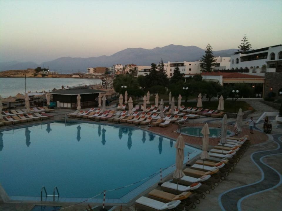 Pool wie auch Beach-Landschaft Creta Maris Resort