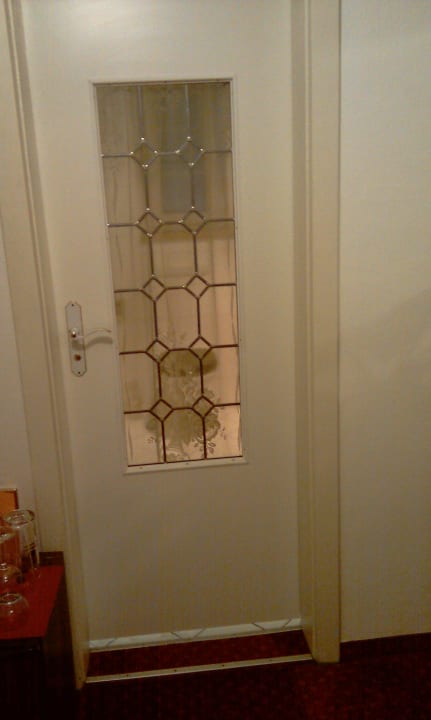 Bad mit durchsichtiger Tür-Blick aufs Klo! Hotel Mariahilf