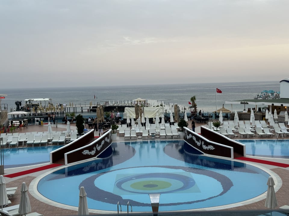 Pool Azura Deluxe Resort & Spa Hotel