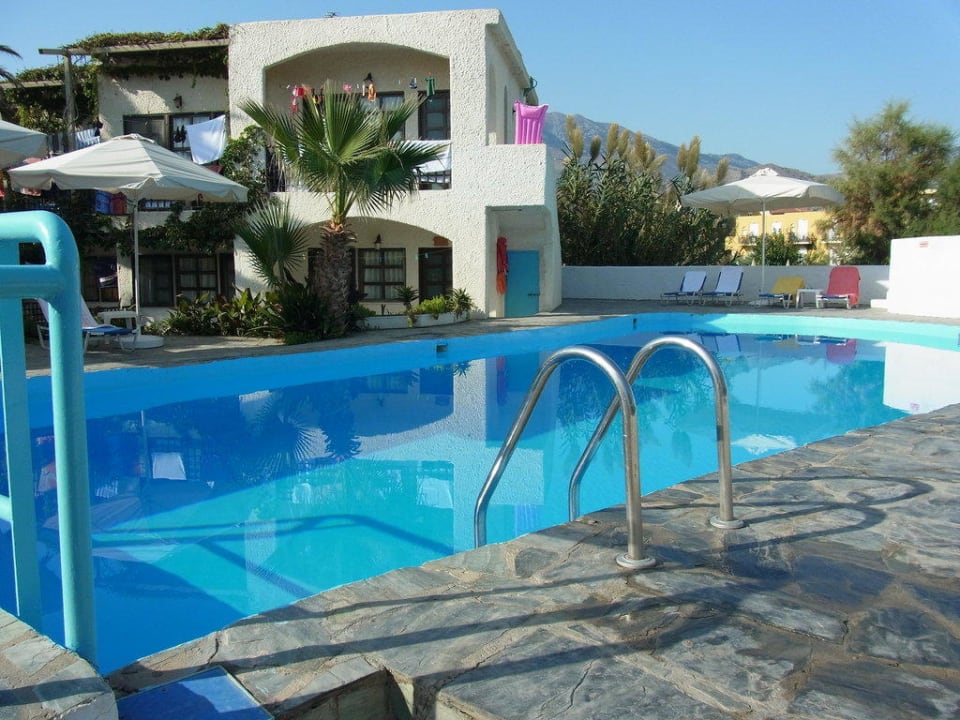 Großer Pool HARPIN Happy Days Beach Hotel