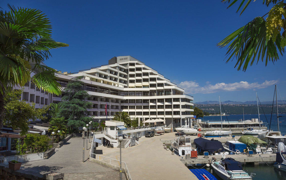 The hotel building Hotel Admiral