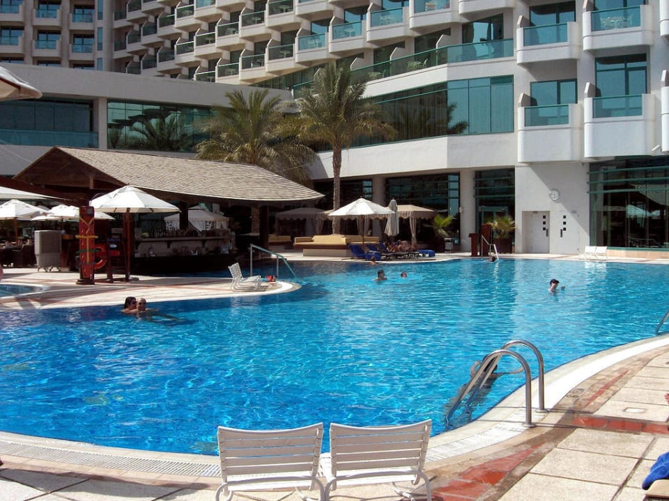 Pool mit Poolbar Hilton Dubai Jumeirah