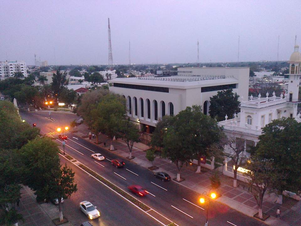 Blick vom Balkon auf die Allee Hotel El Conquistador