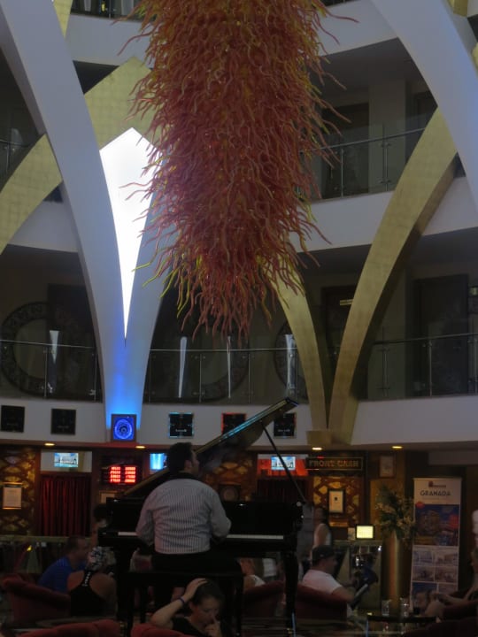 Пианист Granada Luxury Okurcalar