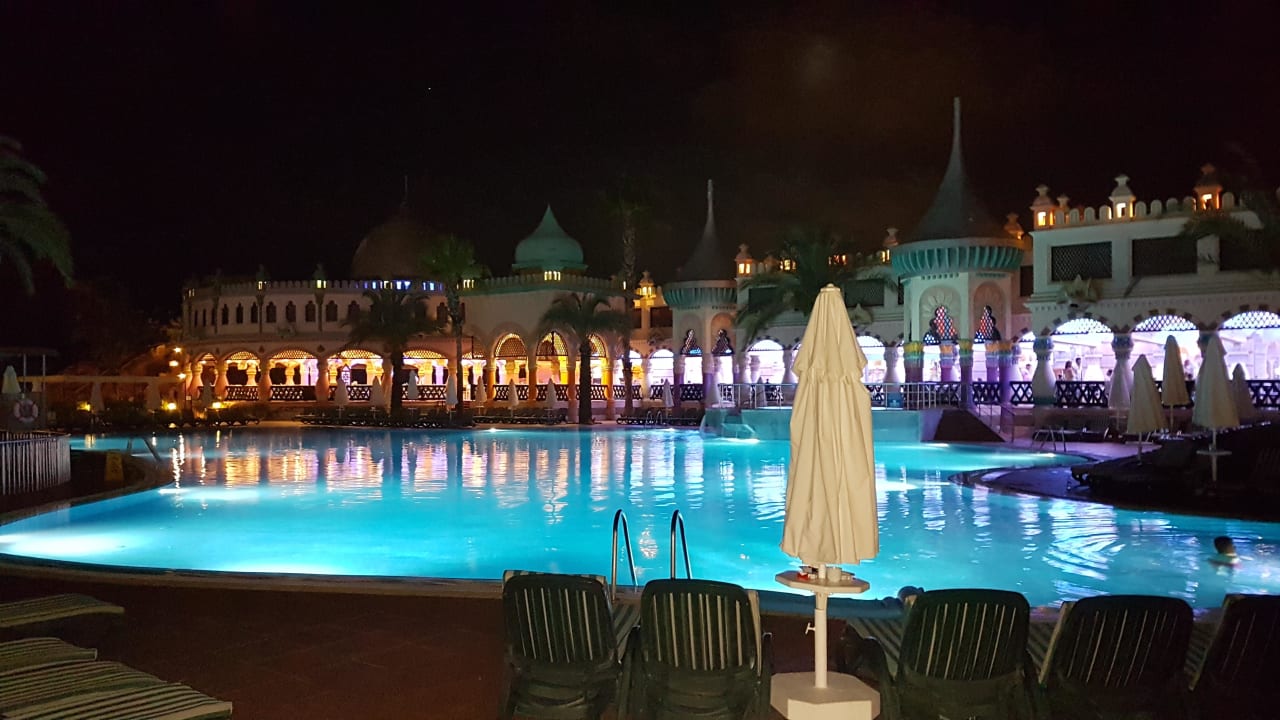 Abends  Kamelya Collection Fulya Hotel
