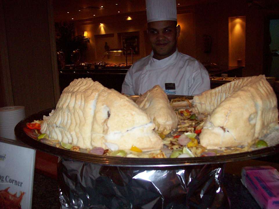 Fische in Salzkruste gebacken Premier Le Reve Hotel & Spa