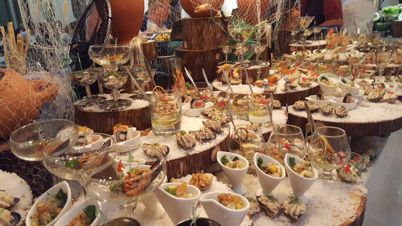 Fischbuffet Hauptrestaurant Acanthus Cennet Barut Collection