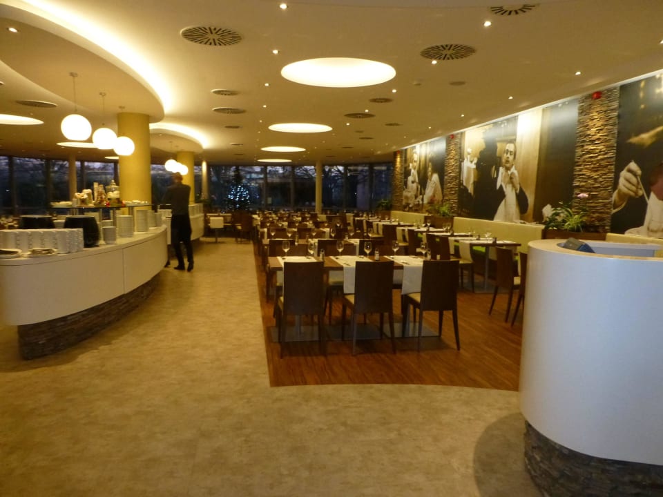 Speiseraum sauber gedeckt Holiday Inn Budapest-Budaörs