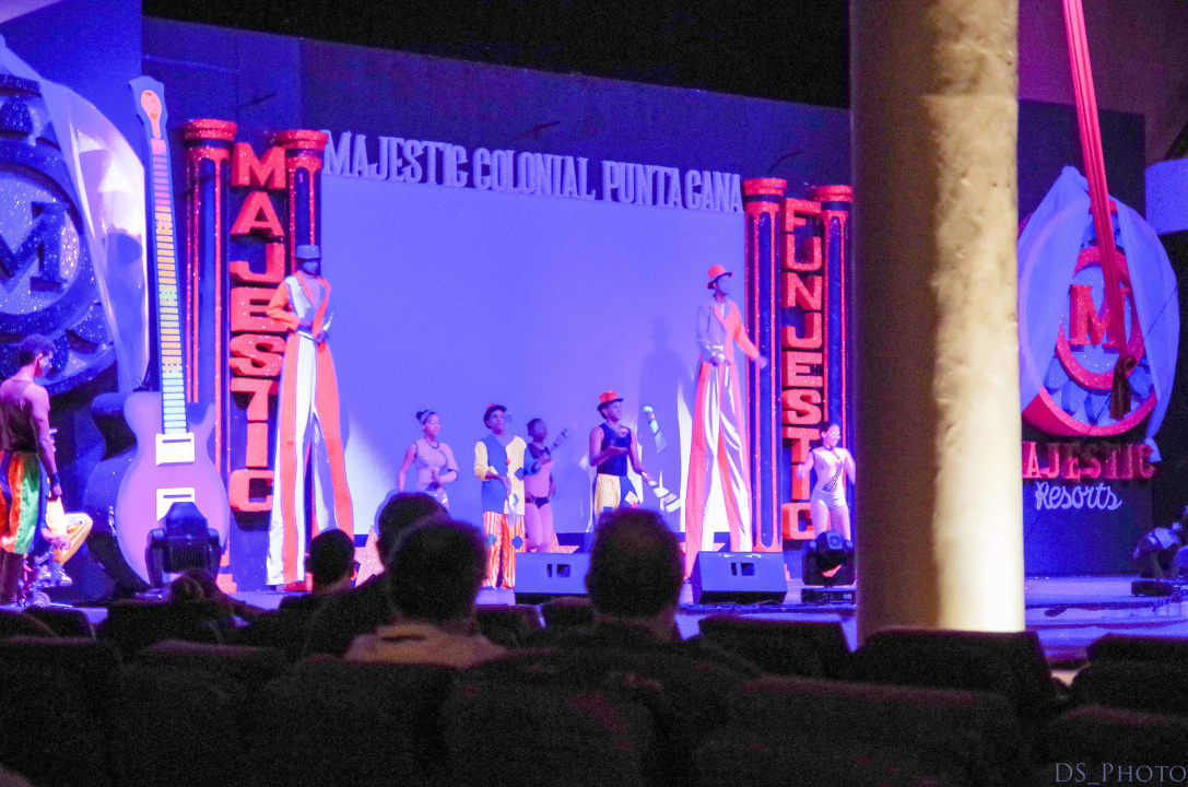 Circus Show Majestic Colonial Punta Cana