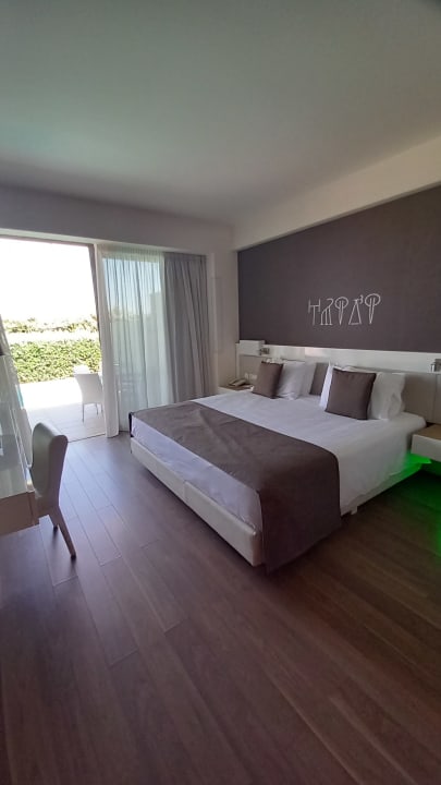 Zimmer Avra Imperial Hotel