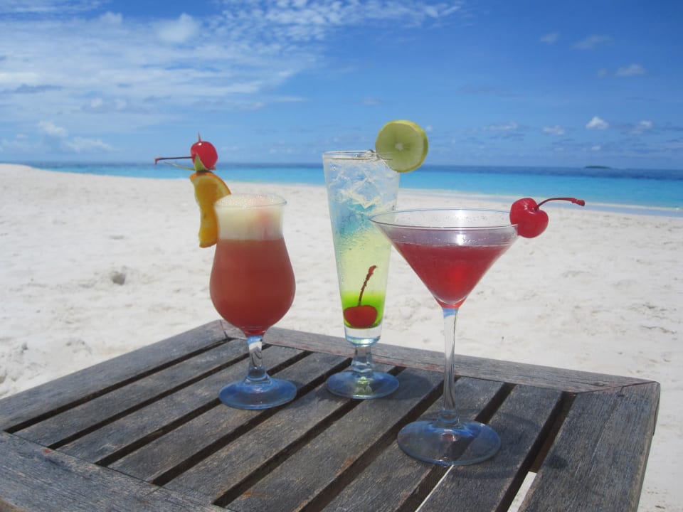 Cocktails von Vineeth an der Strandbar NH Collection Maldives Reethi Resort