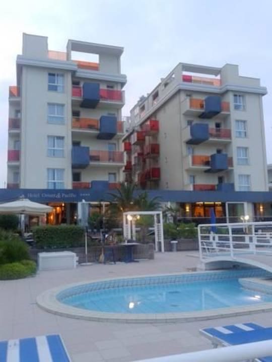 Blick von der Meerseite Hotel Orient & Pacific