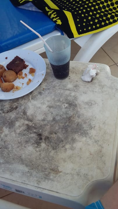 Pool Tisch  Ölüdeniz Beach Resort by Z Hotels