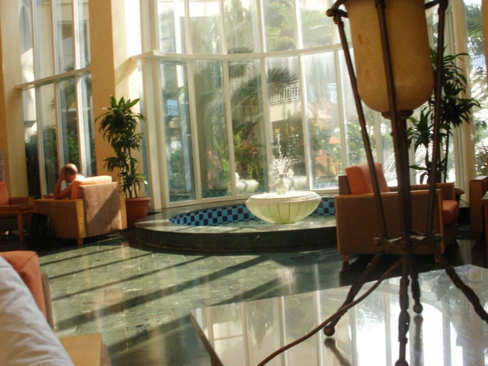 Der Lobby Brunnen Iberostar Waves Averroes