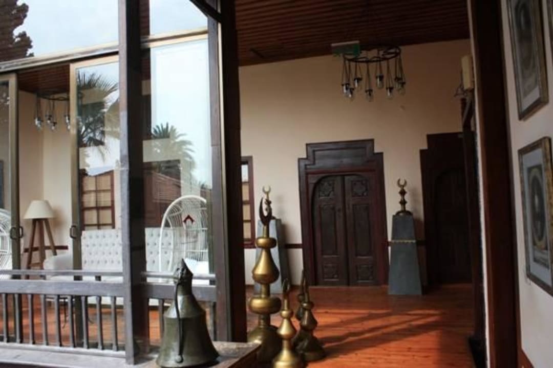 Innenansicht mit Blick auf eine Sitzecke Alp Pasa Hotel - Special Class