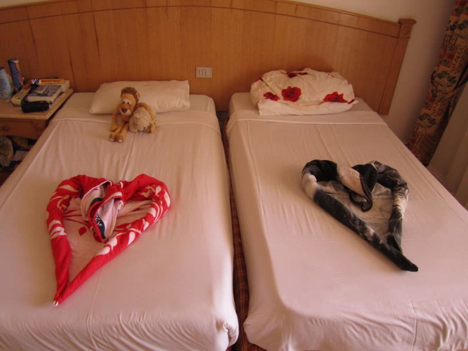 Bett nach Reinigung Pickalbatros Alf Leila Wa Leila Resort - Neverland Hurghada