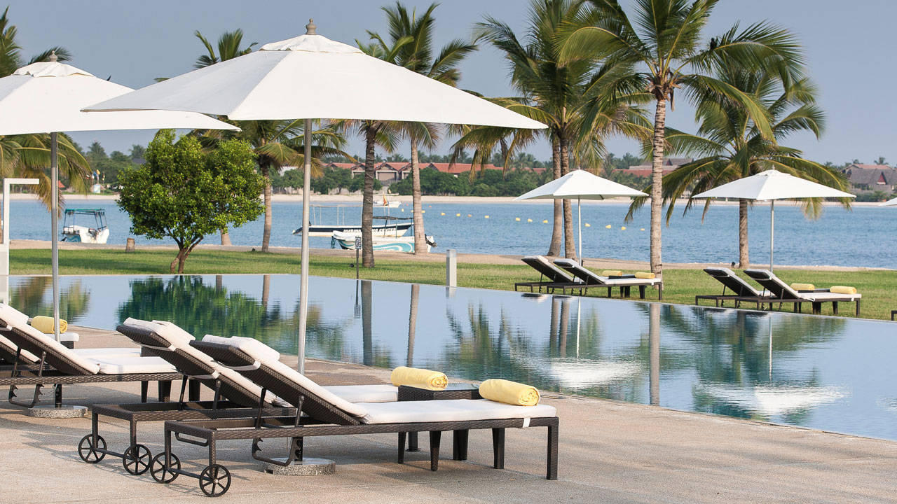 Swimming Pool Amaya Beach Resort & Spa Passikudah